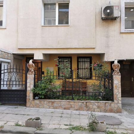 Simona Apartment Burgas Bagian luar foto