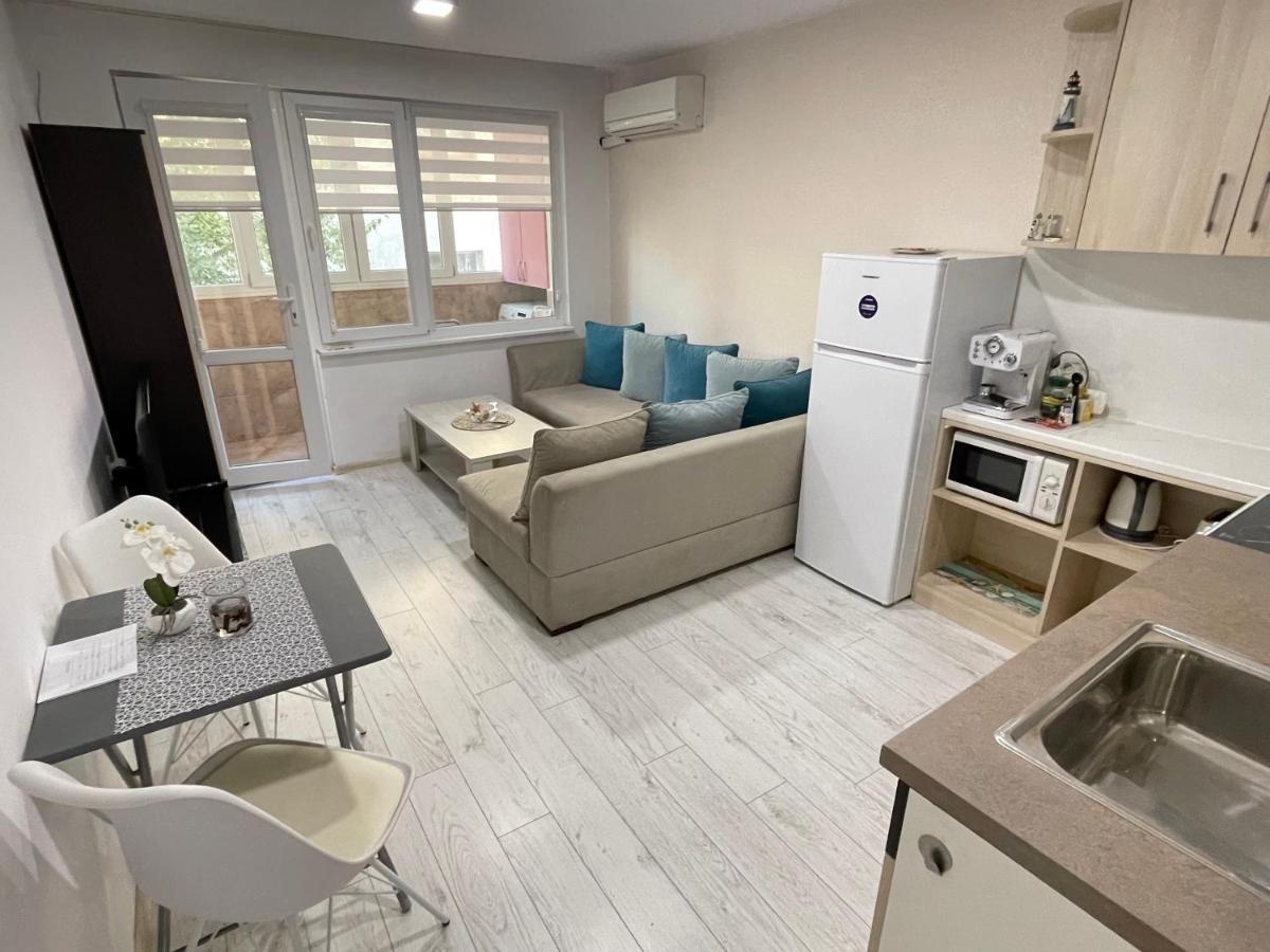Simona Apartment Burgas Bagian luar foto