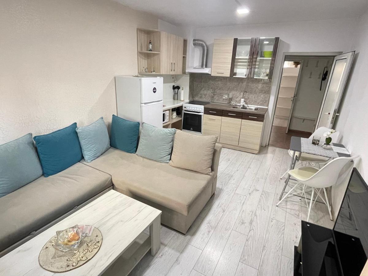 Simona Apartment Burgas Bagian luar foto